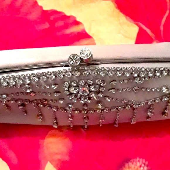 Clutch - Picture 2 of 3